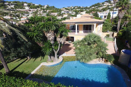 Cluster house for sale in Moraira, Alicante. 