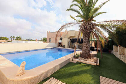 Cluster house for sale in Balones, Alicante. 