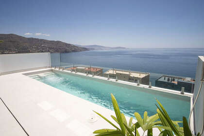 联排别墅 出售 进入 Almuñécar, Granada. 