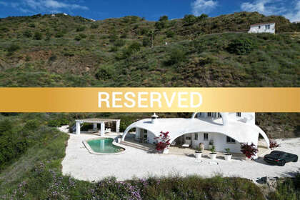 Cluster house for sale in Arenas, Málaga. 