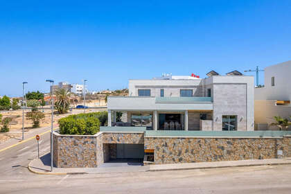Cluster house for sale in Benijófar, Alicante. 
