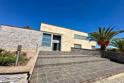 Cluster house for sale in Yecla, Murcia. 