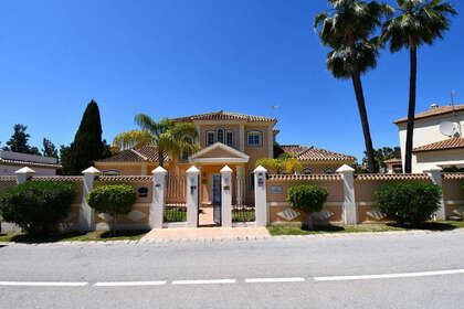 Cluster house for sale in Mijas Golf, Málaga. 