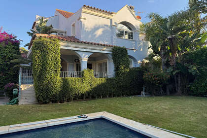 Cluster house for sale in Puerto Banús, Málaga. 