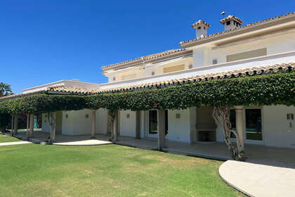 Cluster house for sale in Puerto Banús, Marbella, Málaga. 