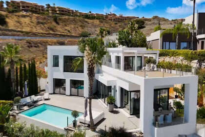 Cluster house for sale in El Paraiso, Estepona, Málaga. 