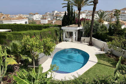 Cluster house for sale in Puerto Banús, Málaga. 