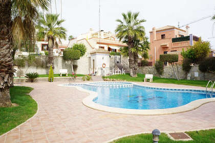 Cluster house for sale in San Miguel de Salinas, Alicante. 