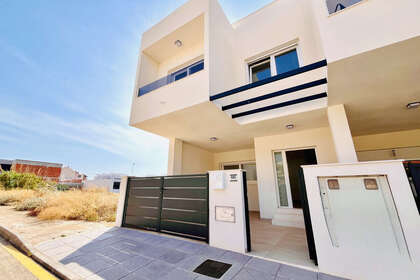 House for sale in Pilar de la Horadada, Alicante. 