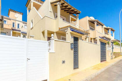 Cluster house for sale in Villamartín, Alicante. 