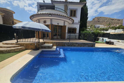 Cluster house for sale in Finestrat, Alicante. 