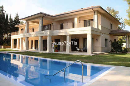 Cluster house for sale in Guadalmina, Málaga. 