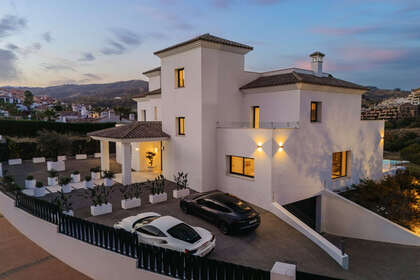 Cluster house for sale in Elviria, Marbella, Málaga. 