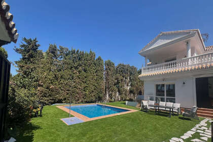 Cluster house for sale in Puerto de Cabopino, Marbella, Málaga. 