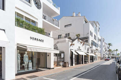 Apartment for sale in Puerto Banús, Málaga. 