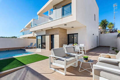 Cluster house for sale in San Miguel de Salinas, Alicante. 