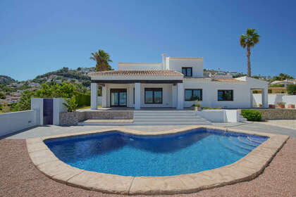 Cluster house for sale in Moraira, Alicante. 
