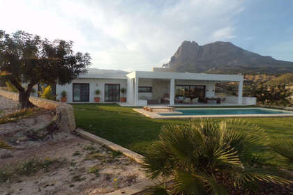 Cluster house for sale in Finestrat, Alicante. 