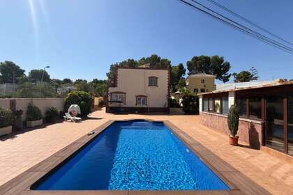 Cluster house for sale in Torrevieja, Alicante. 