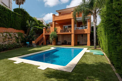 Cluster house for sale in Cerros Del Lago, Marbella, Málaga. 