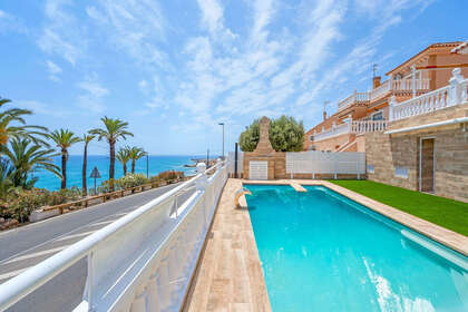 Cluster house for sale in Torrevieja, Alicante. 