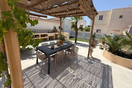Cluster house for sale in Torrevieja, Alicante. 