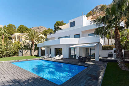 Cluster house for sale in Altea, Alicante. 