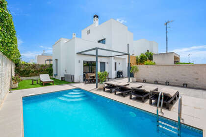 Cluster house for sale in Rojales, Alicante. 
