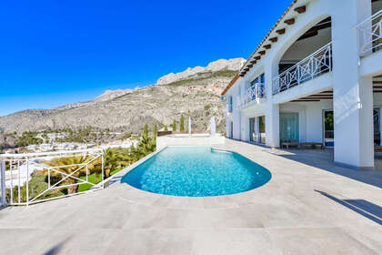 Cluster house for sale in Altea, Alicante. 