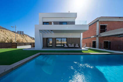 Cluster house for sale in Finestrat, Alicante. 