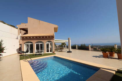 Cluster house for sale in Altea, Alicante. 