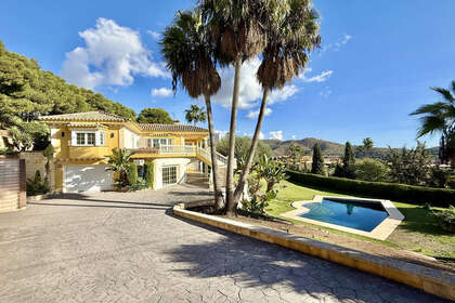 Cluster house for sale in Hacienda Las Chapas, Marbella, Málaga. 