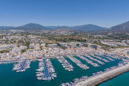 Apartment for sale in Puerto Banús, Málaga. 