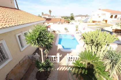 Cluster house for sale in Torrevieja, Alicante. 