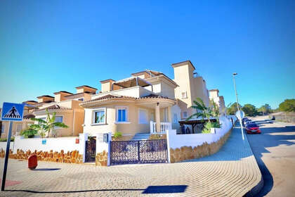 Cluster house for sale in San Miguel de Salinas, Alicante. 