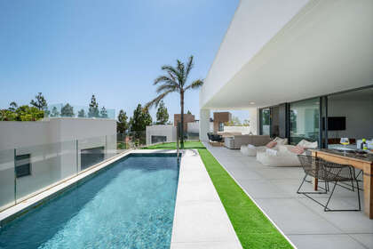 Apartment for sale in Puerto de Cabopino, Marbella, Málaga. 