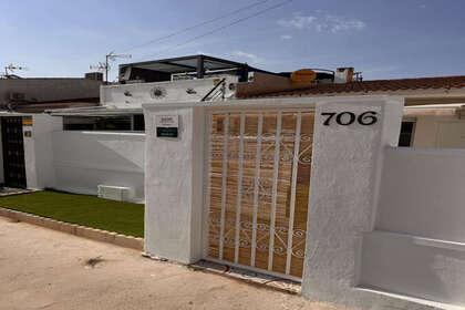 Cluster house for sale in Torrevieja, Alicante. 