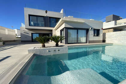 Cluster house for sale in Dehesa de Campoamor, Alicante. 