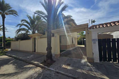 Cluster house for sale in Cabo Roig, Alicante. 