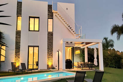 House for sale in Puerto de Cabopino, Marbella, Málaga. 