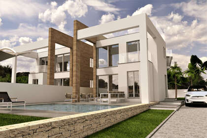 Cluster house for sale in Torrevieja, Alicante. 