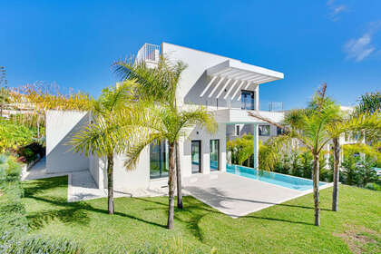 Cluster house for sale in Elviria, Marbella, Málaga. 