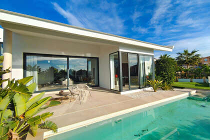 Cluster house for sale in Finestrat, Alicante. 