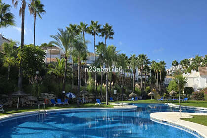 Apartment for sale in Nueva andalucia, Málaga. 