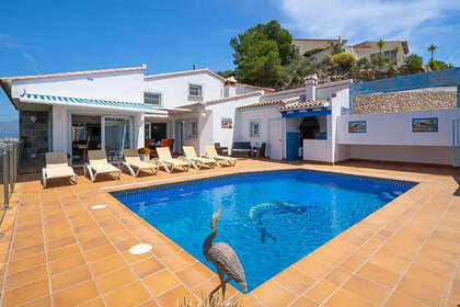 Cluster house for sale in Moraira, Alicante. 