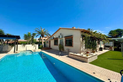 Cluster house for sale in Cabo Roig, Alicante. 