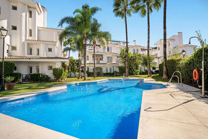 Apartment for sale in Nueva andalucia, Málaga. 