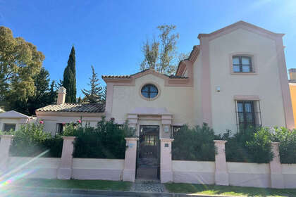 Cluster house for sale in Guadalmina, Málaga. 