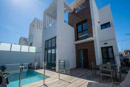 Cluster house for sale in Balones, Alicante. 