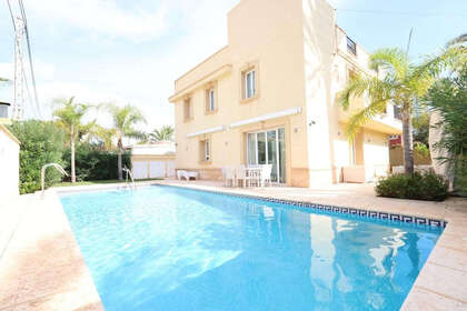Cluster house for sale in Cabo Roig, Alicante. 